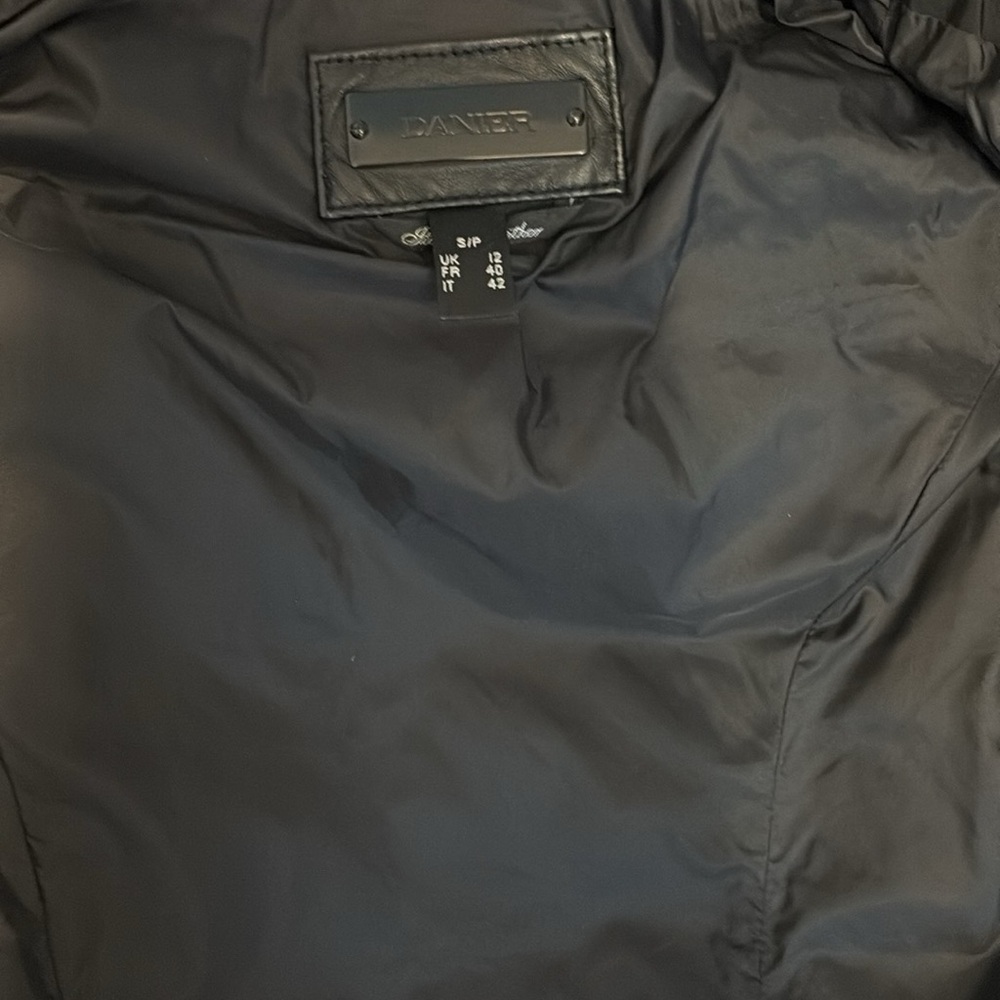 Danier Black Puffer Jacket with Faux Fur Collar - Picture 6 of 7